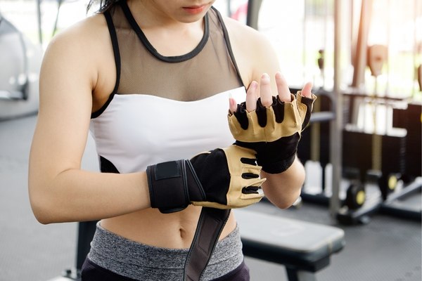 เทคนิคเลือก ถุงมือฟิตเนส ให้เหมาะกับการออกกำลังกาย